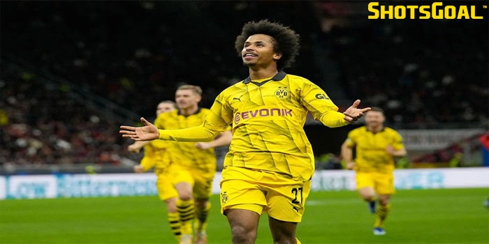 Karim-Adeyemi-Tegaskan-Bertahan-di-Borussia-Dortmund