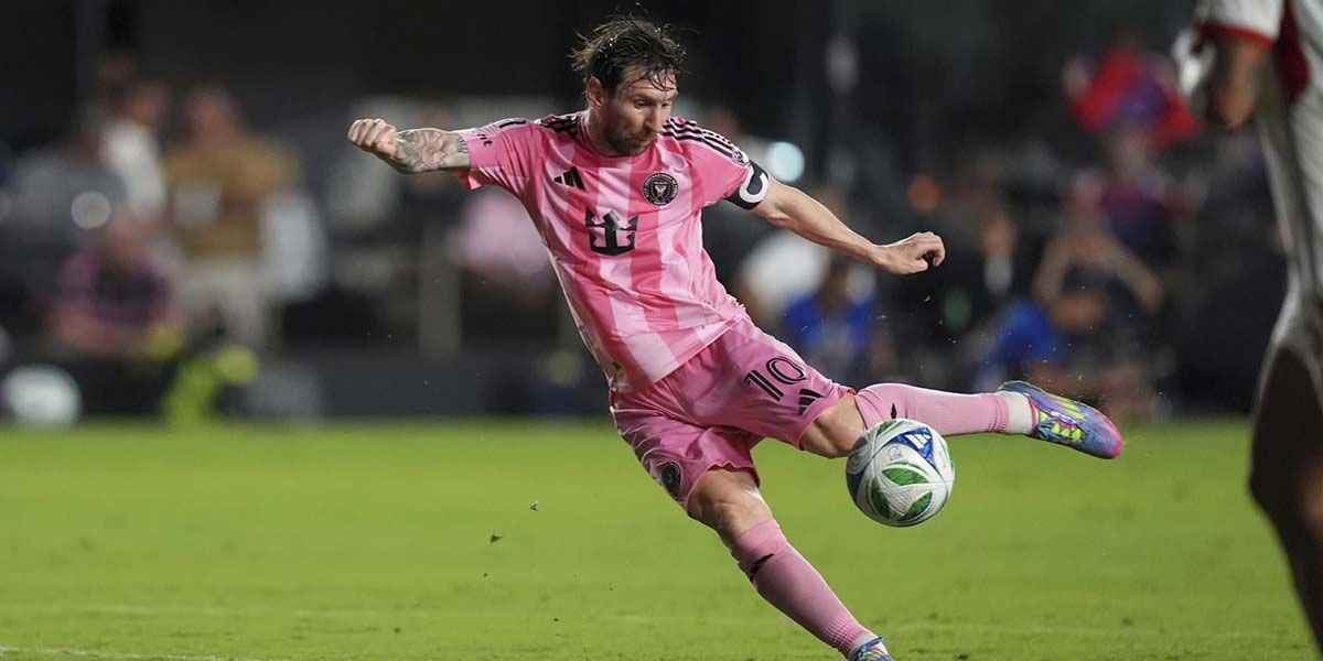 Messi-Cetak-Ggol-saat-Miami-Kalahkan-Red-Bulls,-Hentikan-Rentetan-Kekalahan_11zon